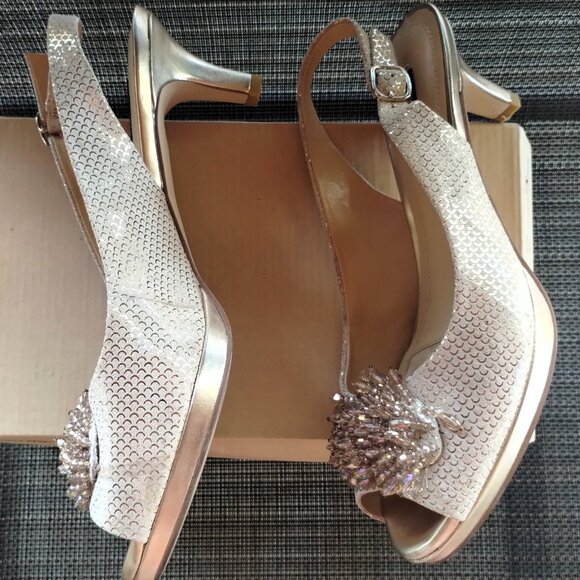 Alex Marie Marla Gold Heels Size 8 - Picture 2 of 3